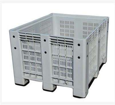 Caisse en plastique perforée